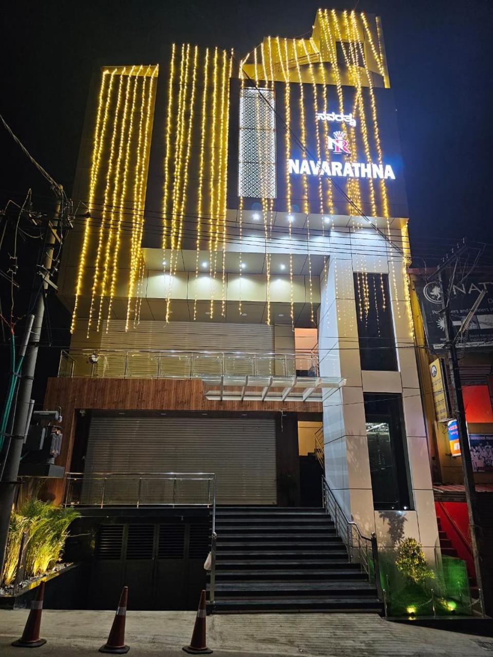 Navarathna Comforts มาดิเครี ภายนอก รูปภาพ