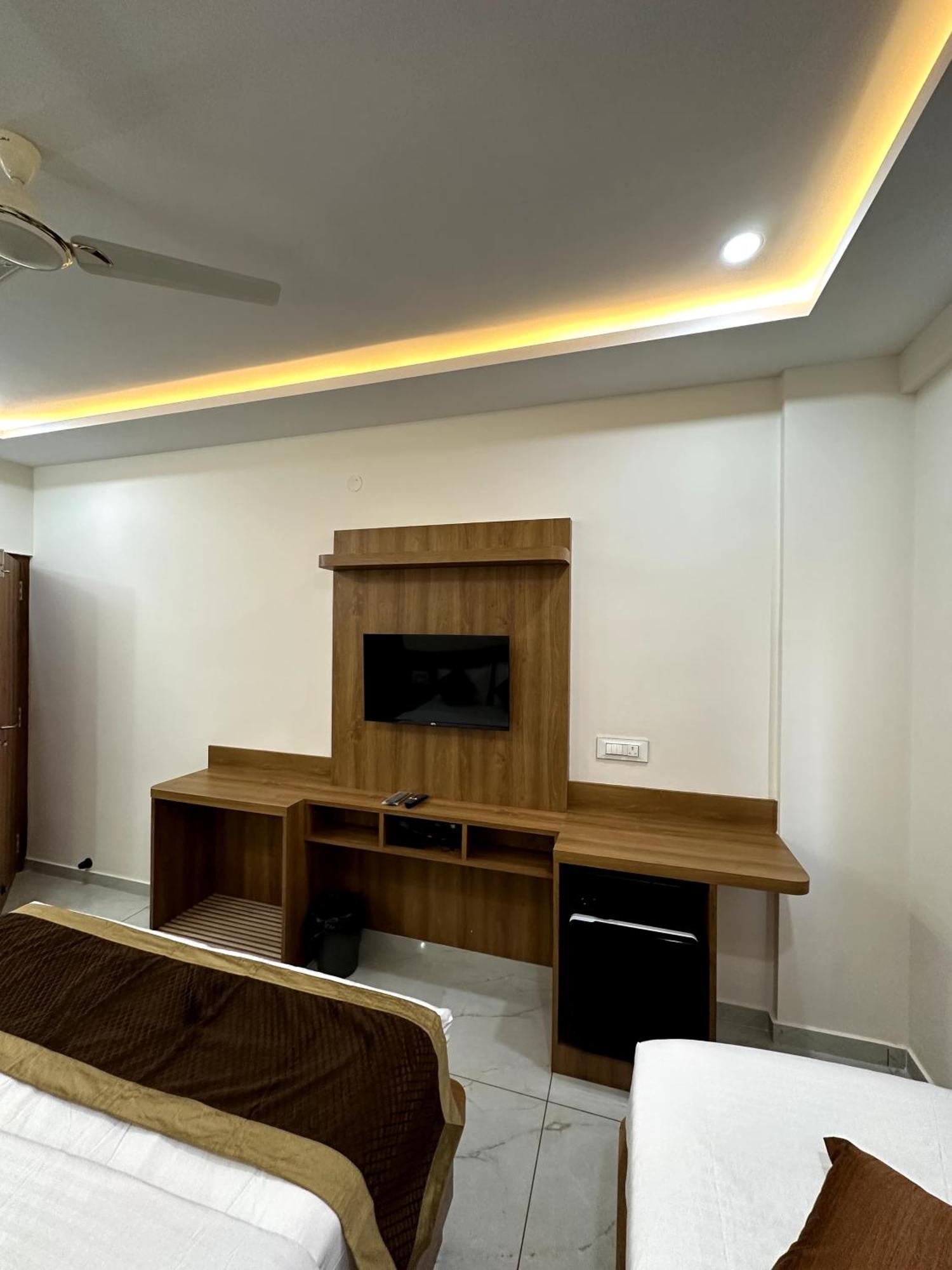 Navarathna Comforts มาดิเครี ภายนอก รูปภาพ