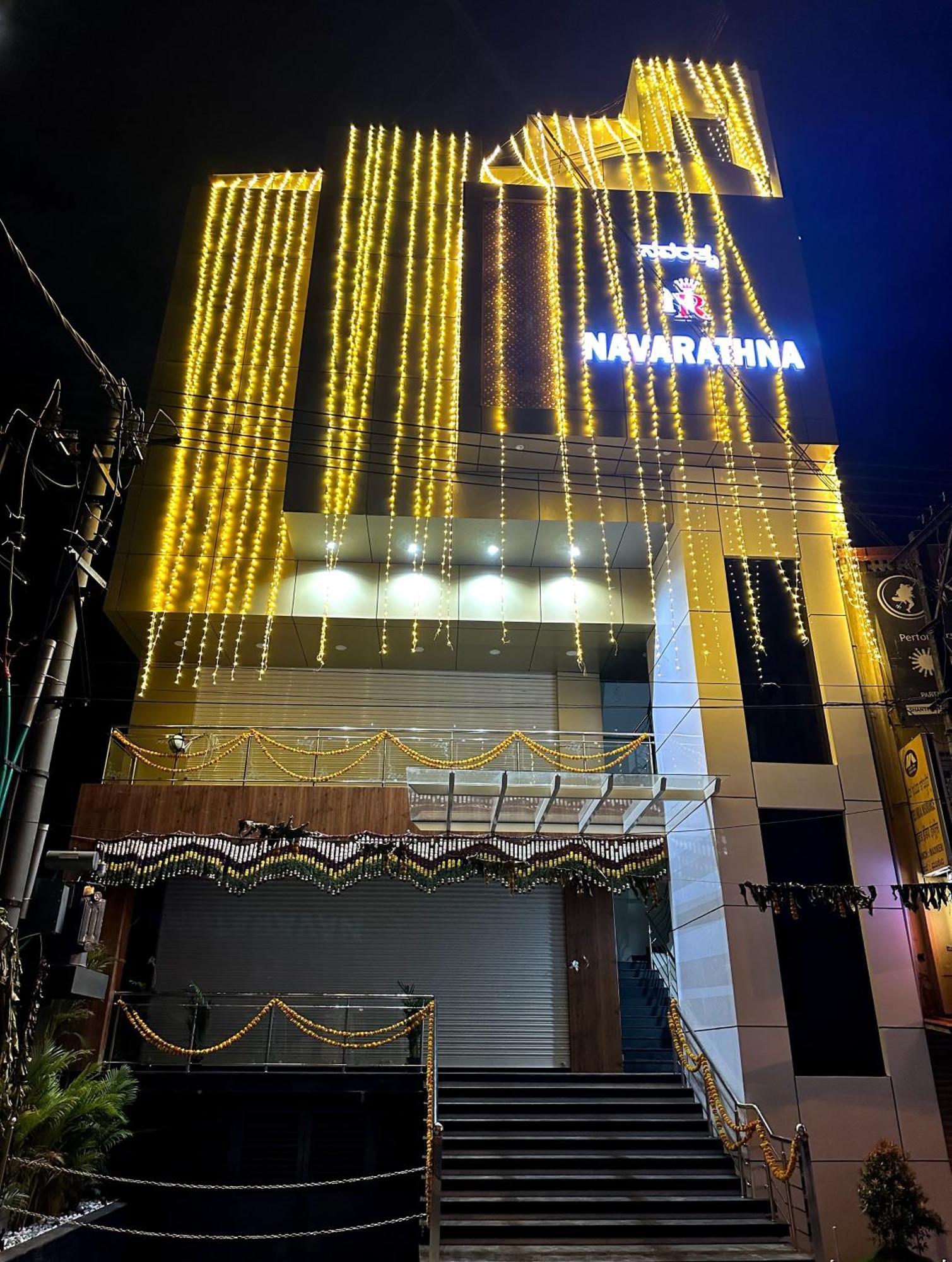 Navarathna Comforts มาดิเครี ภายนอก รูปภาพ