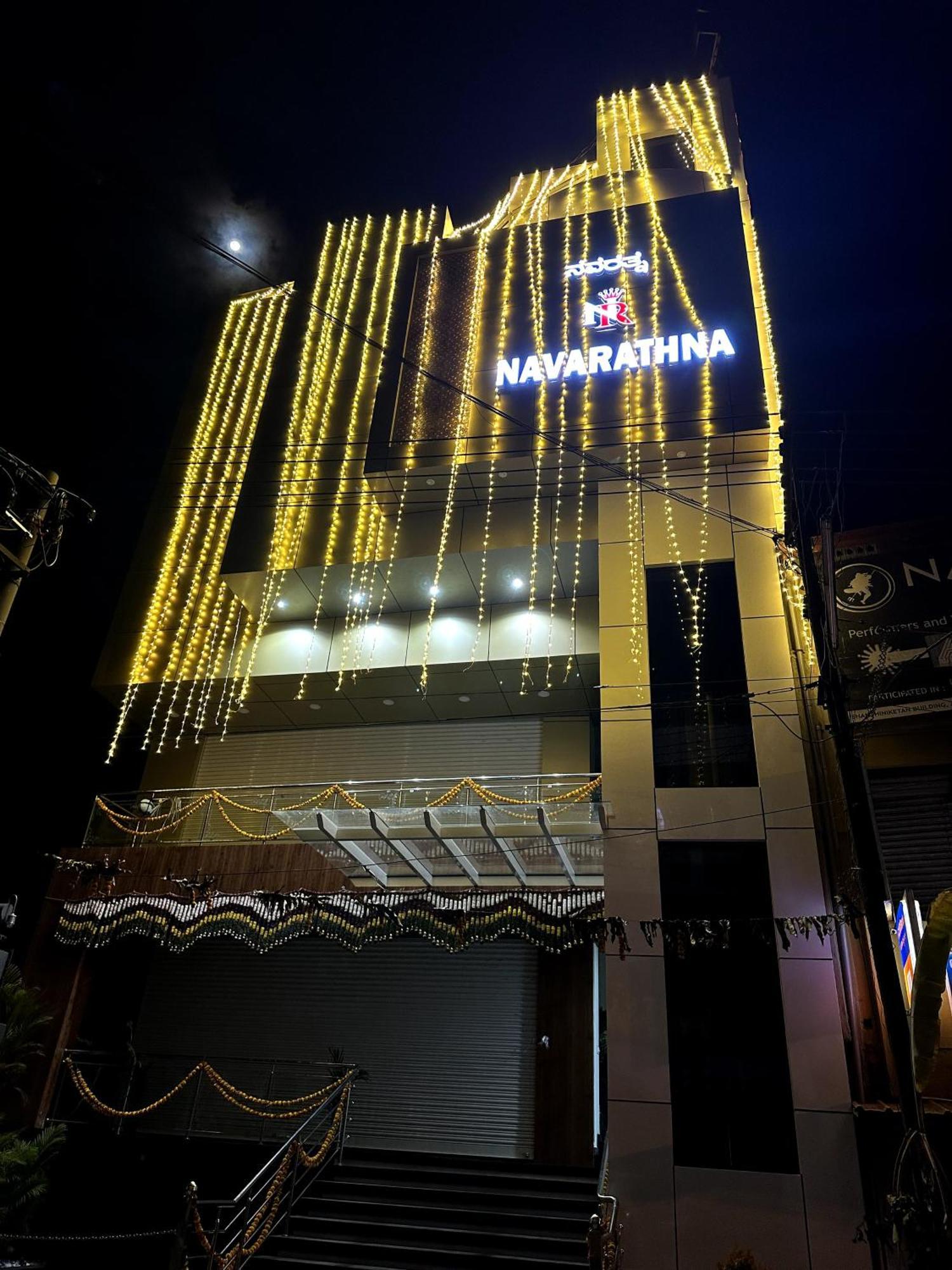 Navarathna Comforts มาดิเครี ภายนอก รูปภาพ